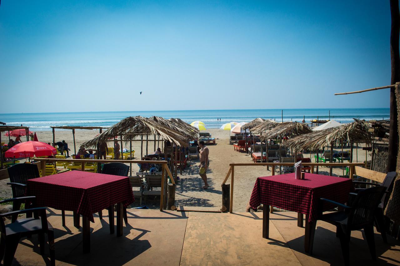 Ciiroc Hotel Morjim Buitenkant foto