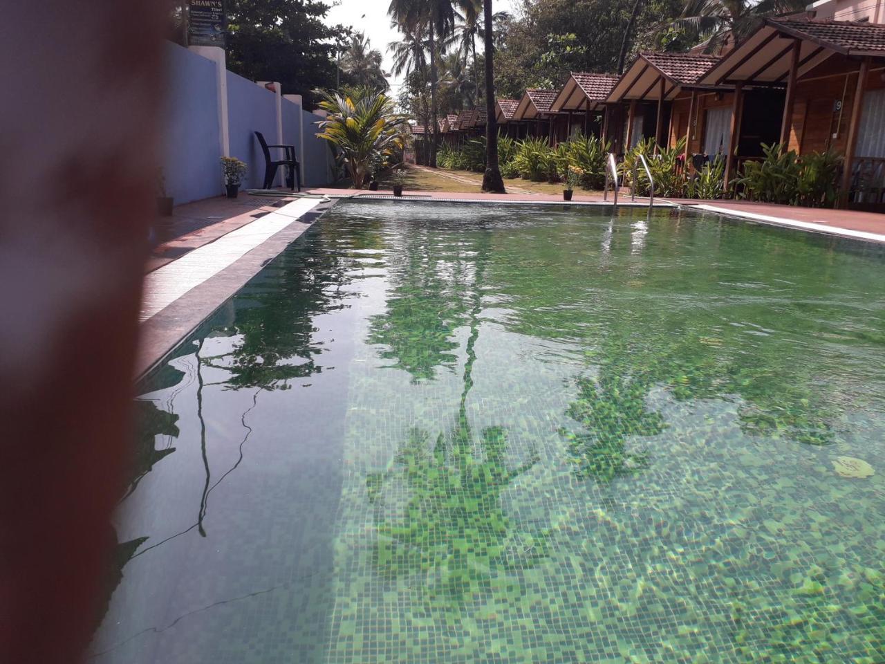 Ciiroc Hotel Morjim Buitenkant foto